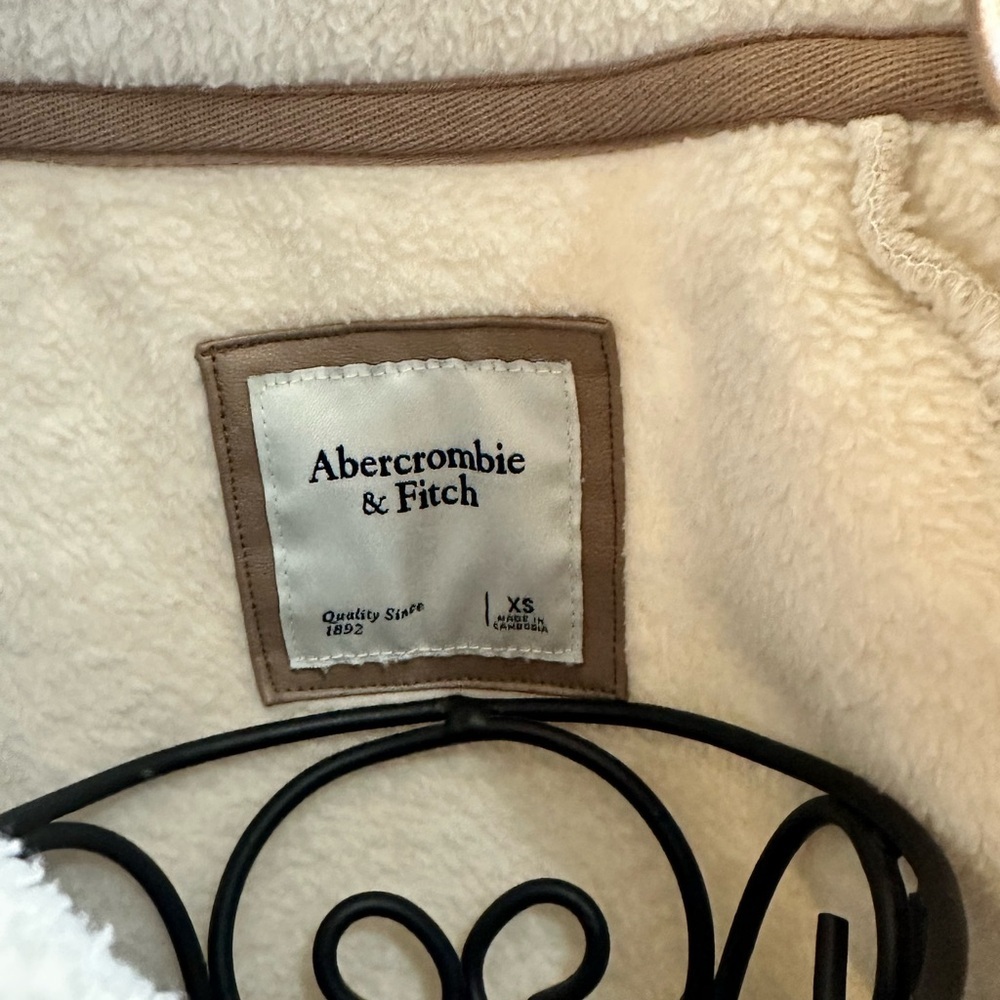 Abercrombie & Fitch Cream and Tan Quilted Sweater - Picture 5 of 6